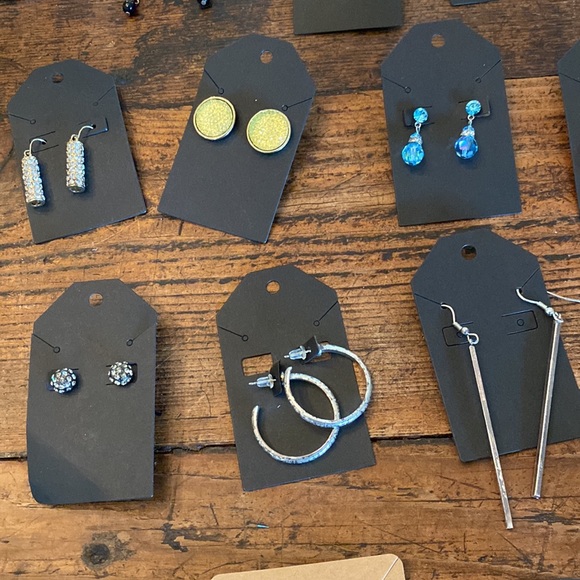 EARRINGS - 60 Pairs - Picture 10 of 17